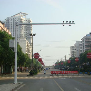 道路監(jiān)控桿