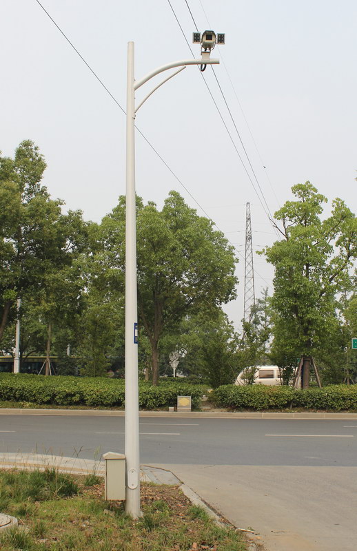 道路監(jiān)控立桿